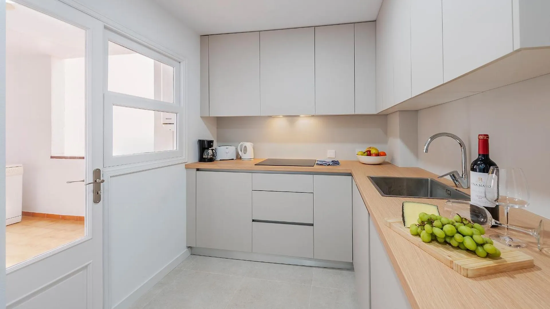 Anita Apartments 포엔샤 항구