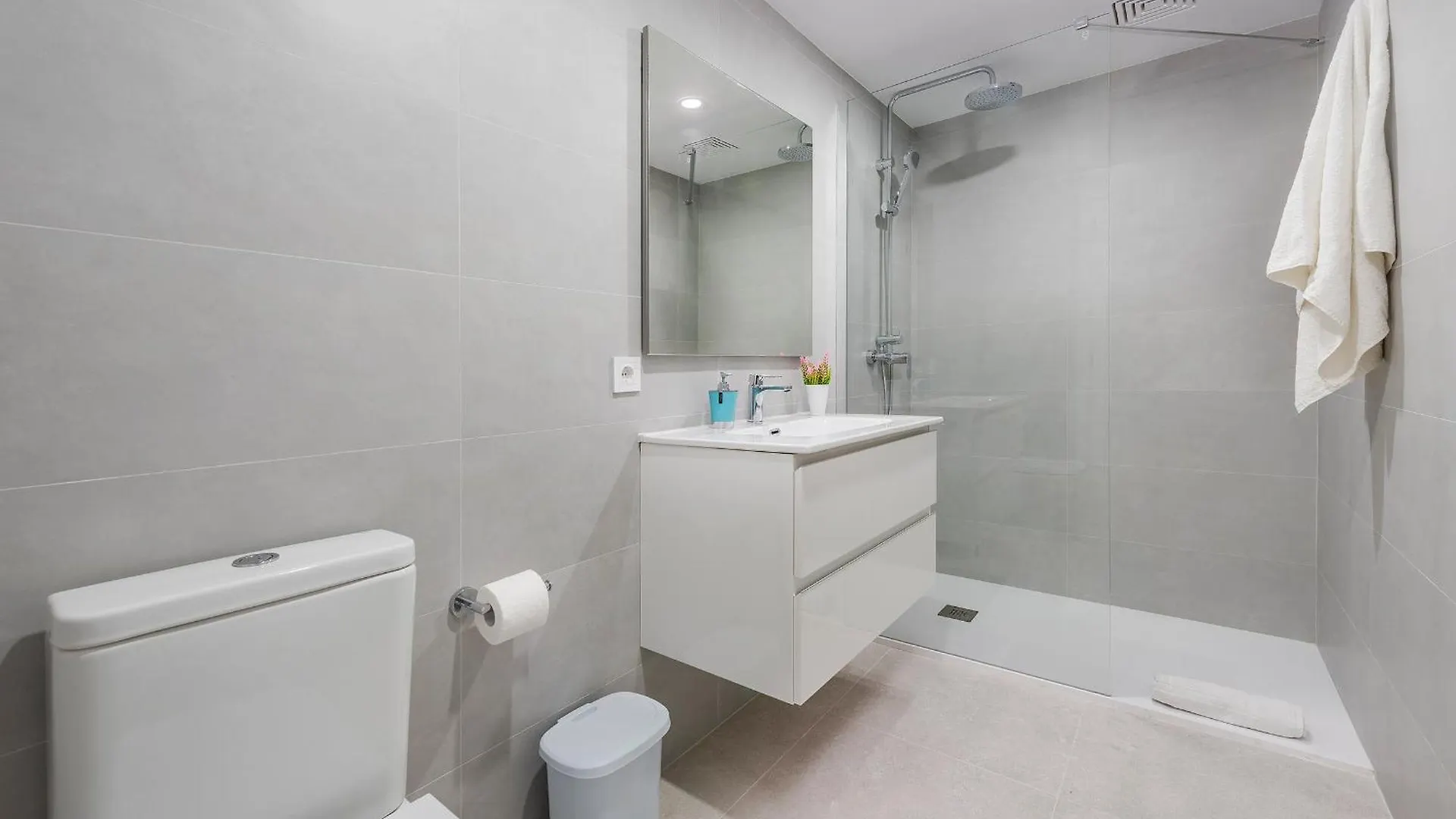 Anita Apartments 포엔샤 항구
